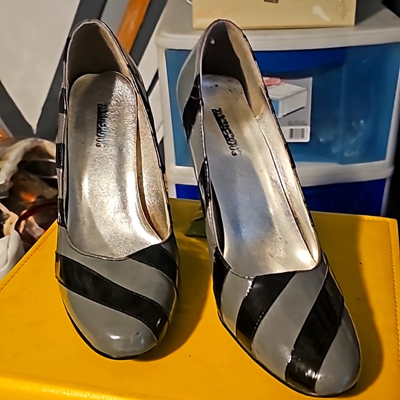 Vintage 1990s Striped Wedge Shoes by Dangerous, Sz 9, Black & Gray Patent Leathe - Picture 8 of 8